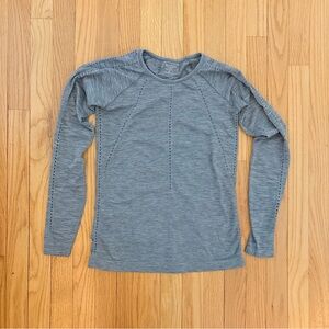 Athleta Long Sleeve Seamless Performance Top Gray Size XS